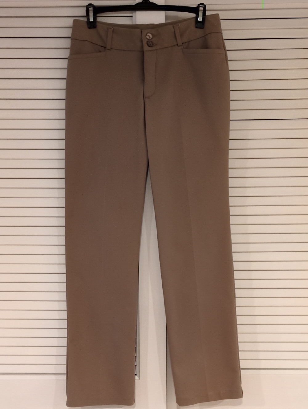 Lee Straight Leg, Regular Fit Mid Rise Pants   Size 8 Short.  Beige. NWOT